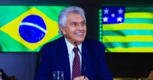 Ronaldo Caiado aparece como o governador mais bem avaliado do Brasil, com 80% de aprovação, segundo pesquisa nacional, e registra entre 4% e 7% das intenções de voto para a Presidência em 2026.